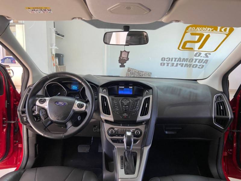 FORD - FOCUS - 2014/2015 - Vermelha - R$ 55.900,00