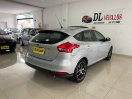 FORD - FOCUS - 2015/2016 - Prata - R$ 67.900,00