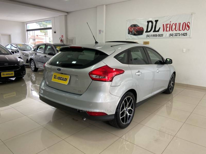 FORD - FOCUS - 2015/2016 - Prata - R$ 67.900,00