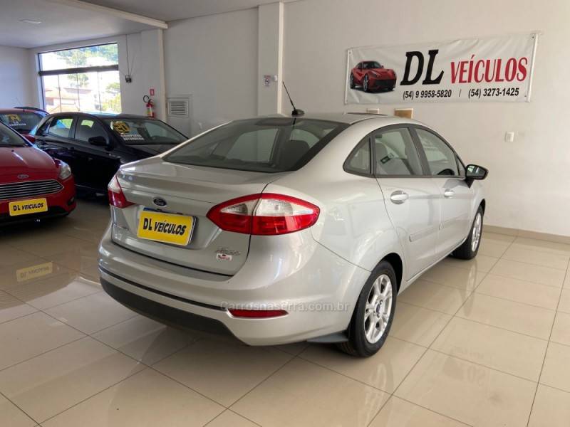 FORD - FIESTA - 2014/2015 - Prata - R$ 46.900,00