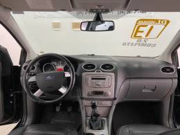 FORD - FOCUS - 2012/2013 - Preta - R$ 45.900,00