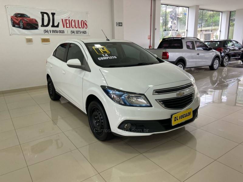 CHEVROLET - ONIX - 2013/2014 - Branca - R$ 47.900,00