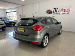 FORD - FOCUS - 2017/2018 - Cinza - R$ 68.900,00