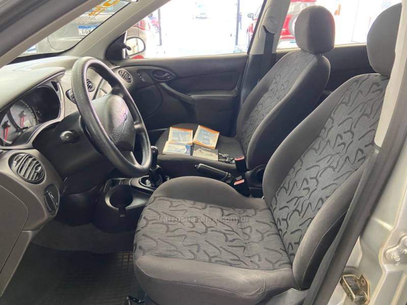 FORD - FOCUS - 2008/2009 - Prata - R$ 28.900,00