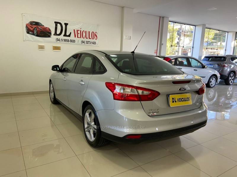 FORD - FOCUS - 2014/2015 - Prata - R$ 55.900,00