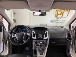 FORD - FOCUS - 2013/2014 - Branca - R$ 49.900,00