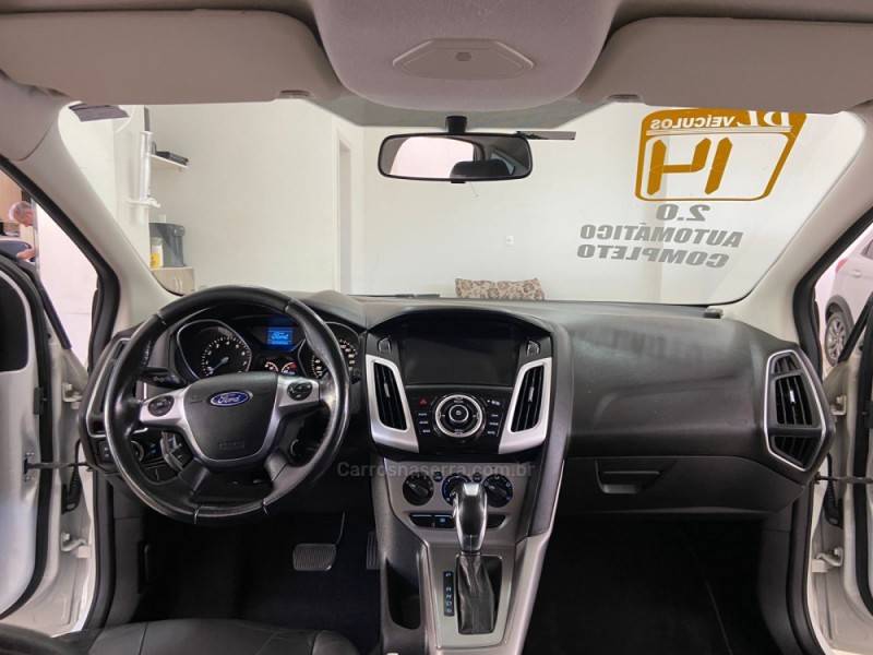 FORD - FOCUS - 2013/2014 - Branca - R$ 49.900,00