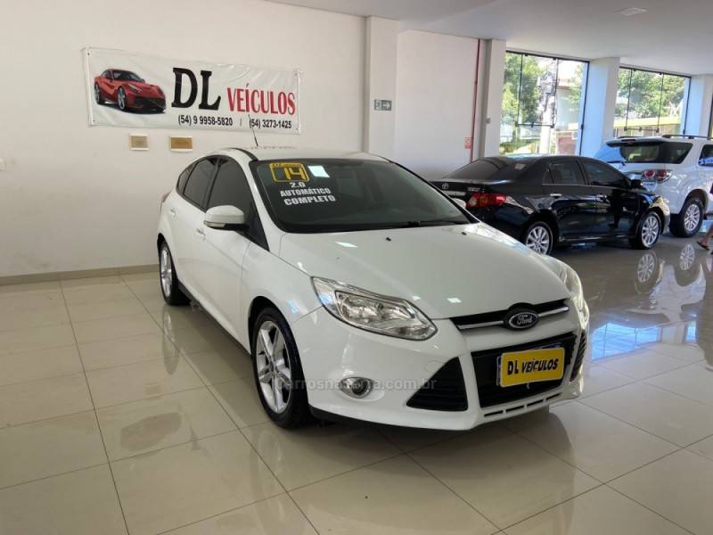 FORD - FOCUS - 2013/2014 - Branca - R$ 49.900,00