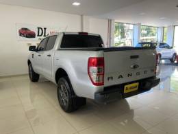 FORD - RANGER - 2017/2018 - Prata - R$ 109.900,00