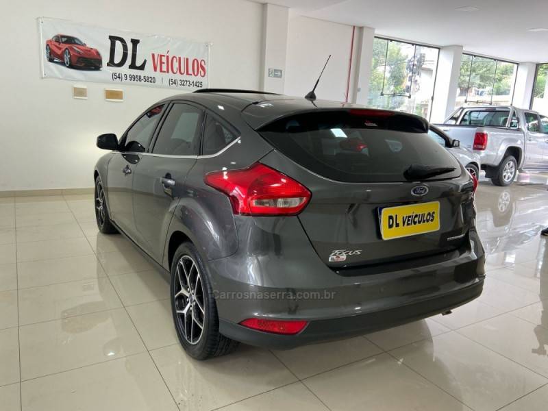 FORD - FOCUS - 2017/2018 - Cinza - R$ 75.900,00