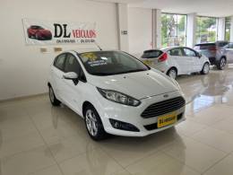 FORD - FIESTA - 2015/2016 - Branca - R$ 49.900,00