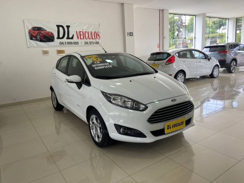 FORD - FIESTA - 2015/2016 - Branca - R$ 49.900,00
