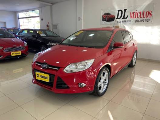 FORD - FOCUS - 2014/2015 - Vermelha - R$ 55.900,00