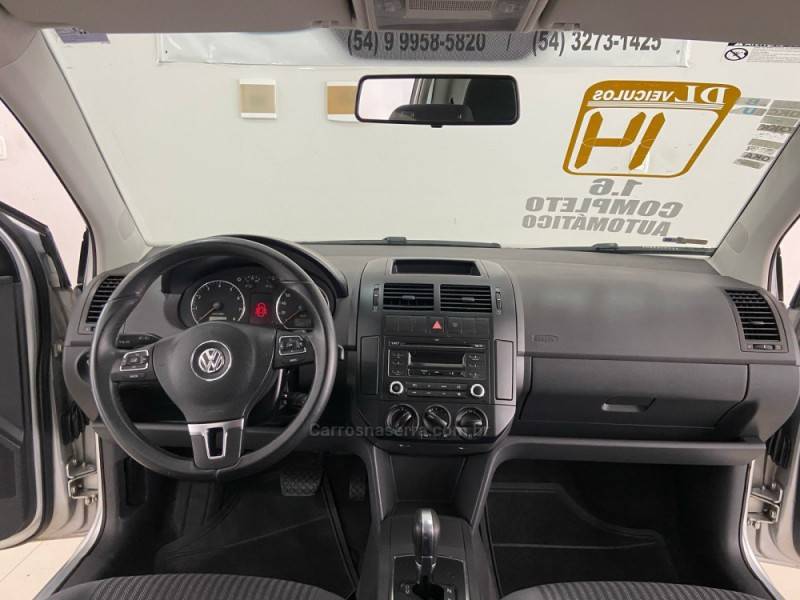 VOLKSWAGEN - POLO - 2013/2014 - Prata - R$ 45.900,00