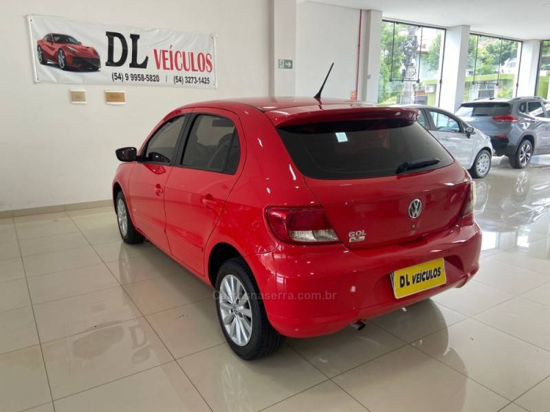 VOLKSWAGEN - GOL - 2011/2012 - Vermelha - R$ 31.900,00