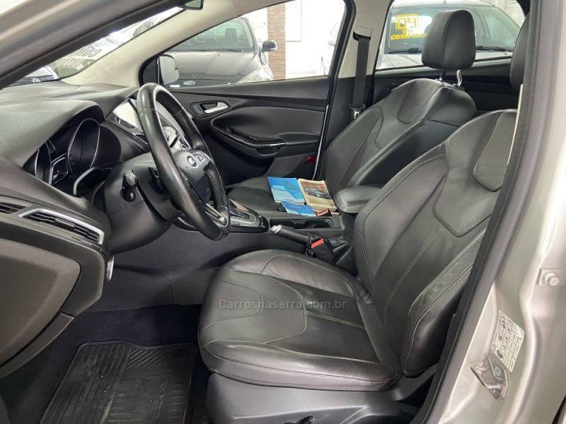 FORD - FOCUS - 2015/2016 - Prata - R$ 67.900,00