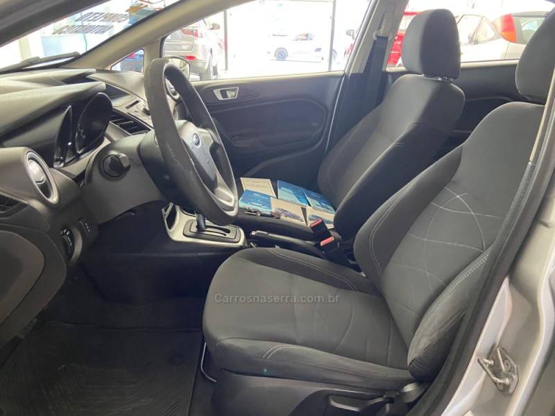 FORD - FIESTA - 2014/2015 - Prata - R$ 46.900,00