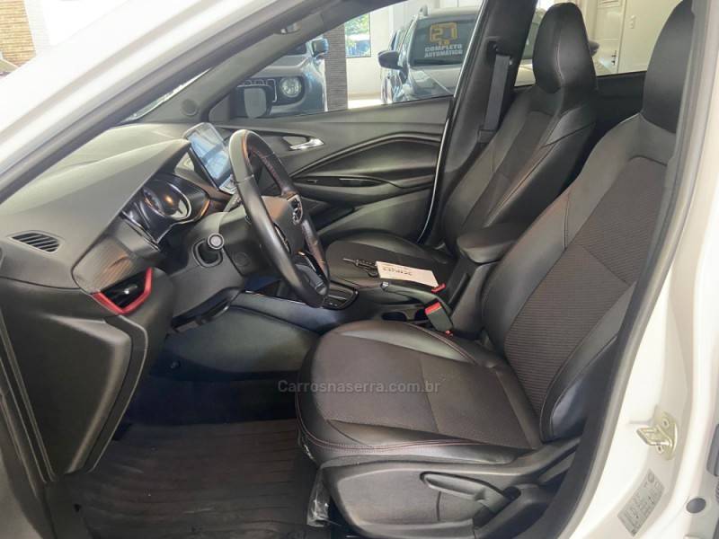 CHEVROLET - ONIX - 2022/2023 - Branca - R$ 85.900,00