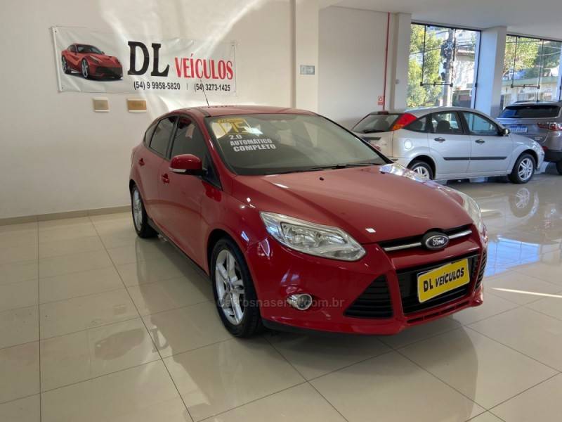 FORD - FOCUS - 2014/2015 - Vermelha - R$ 55.900,00
