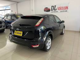 FORD - FOCUS - 2012/2013 - Preta - R$ 45.900,00