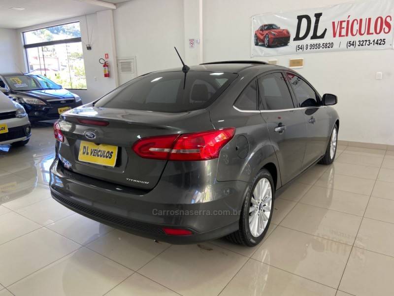 FORD - FOCUS - 2017/2018 - Cinza - R$ 74.900,00