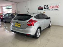 FORD - FOCUS - 2014/2015 - Prata - R$ 53.900,00