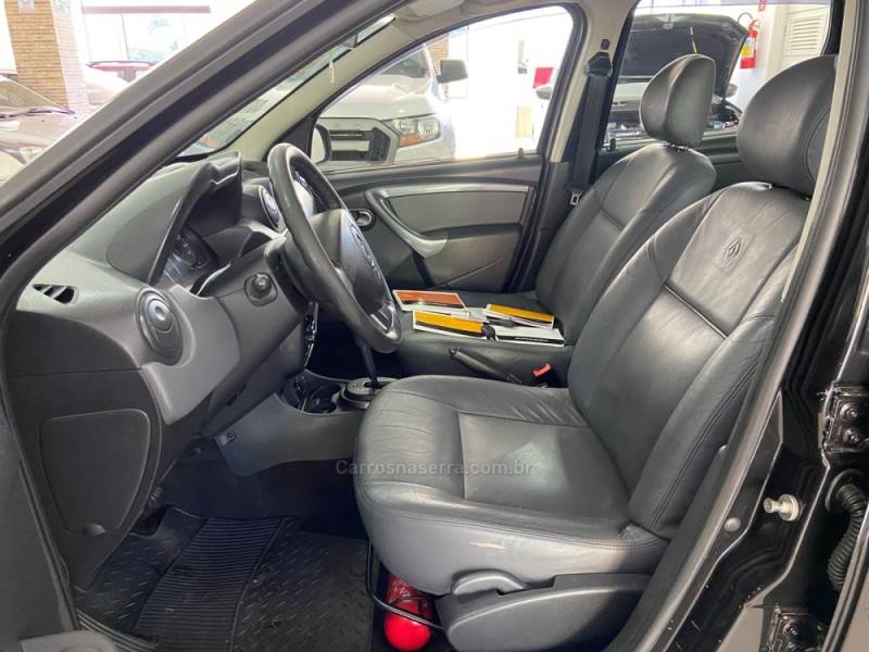 RENAULT - DUSTER - 2013/2014 - Preta - R$ 49.900,00