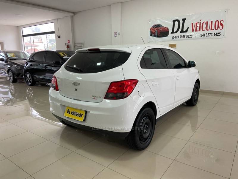 CHEVROLET - ONIX - 2013/2014 - Branca - R$ 47.900,00