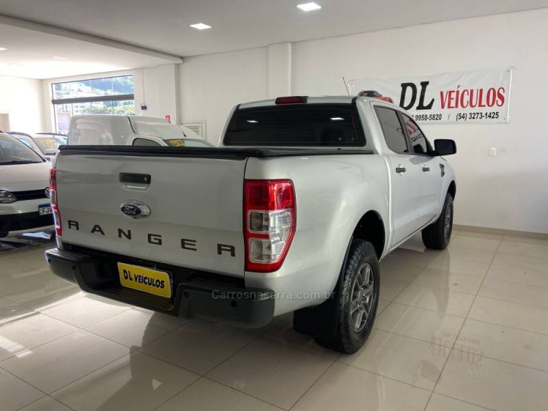 FORD - RANGER - 2017/2018 - Prata - R$ 109.900,00