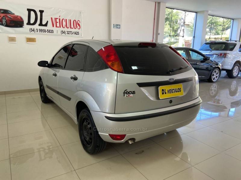 FORD - FOCUS - 2008/2009 - Prata - R$ 28.900,00