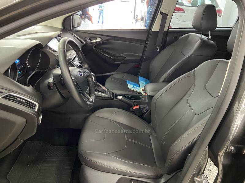 FORD - FOCUS - 2017/2018 - Cinza - R$ 75.900,00