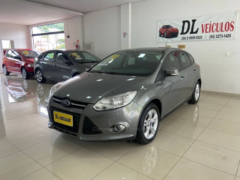 FORD - FOCUS - 2013/2014 - Cinza - R$ 54.900,00