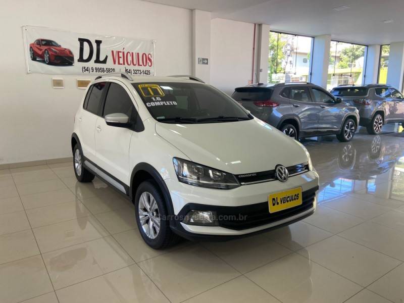 VOLKSWAGEN - CROSSFOX - 2016/2017 - Branca - R$ 57.900,00