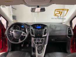 FORD - FOCUS - 2014/2015 - Vermelha - R$ 59.900,00