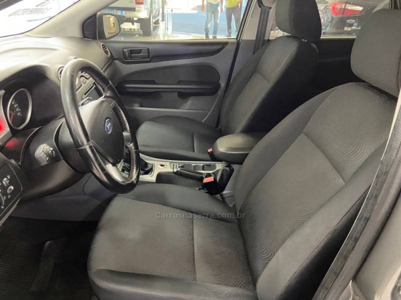 FORD - FOCUS - 2012/2013 - Cinza - R$ 45.900,00