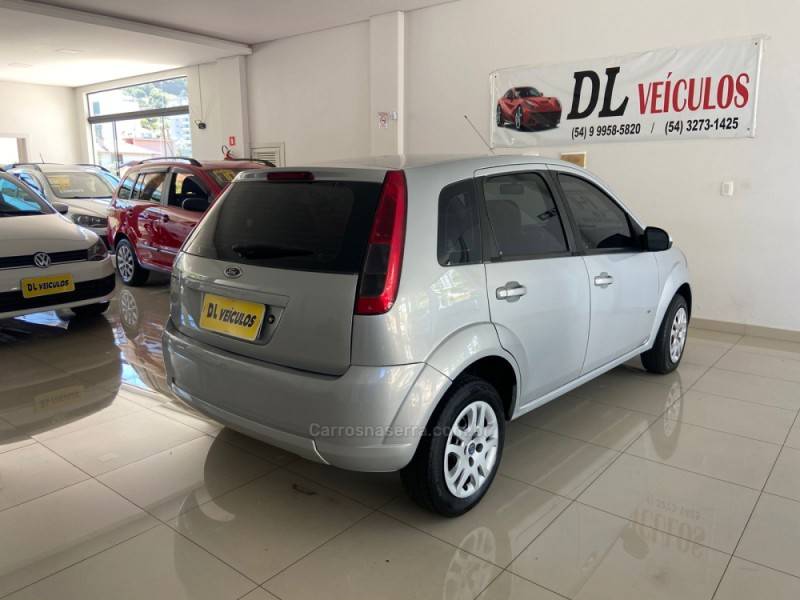 FORD - FIESTA - 2013/2014 - Prata - R$ 32.900,00