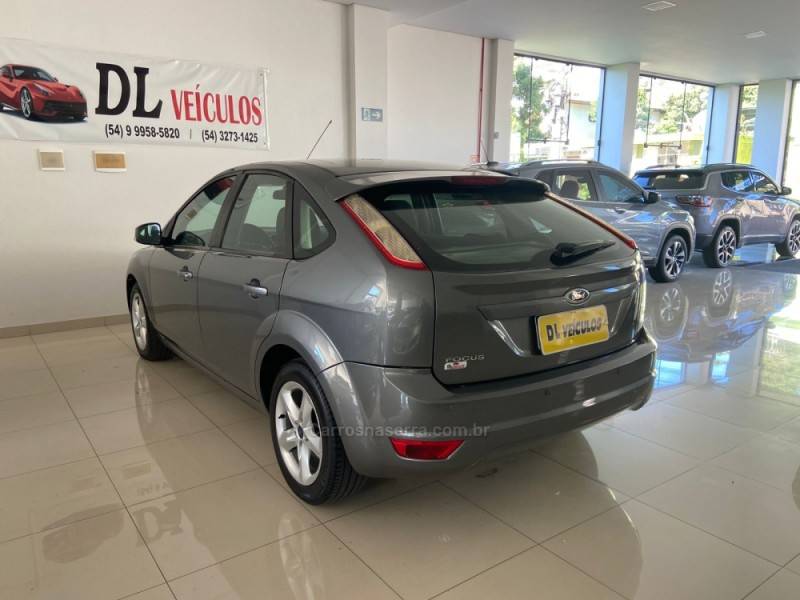 FORD - FOCUS - 2012/2013 - Cinza - R$ 44.900,00