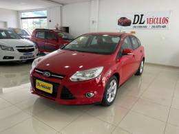 FORD - FOCUS - 2014/2015 - Vermelha - R$ 59.900,00