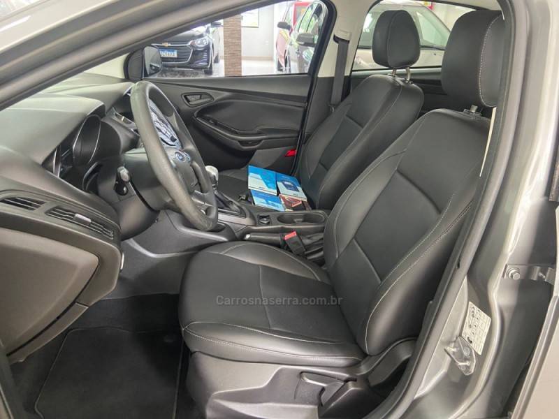 FORD - FOCUS - 2013/2014 - Cinza - R$ 54.900,00