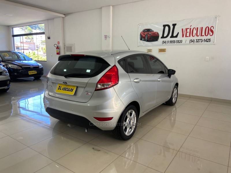 FORD - FIESTA - 2014/2014 - Prata - R$ 43.900,00
